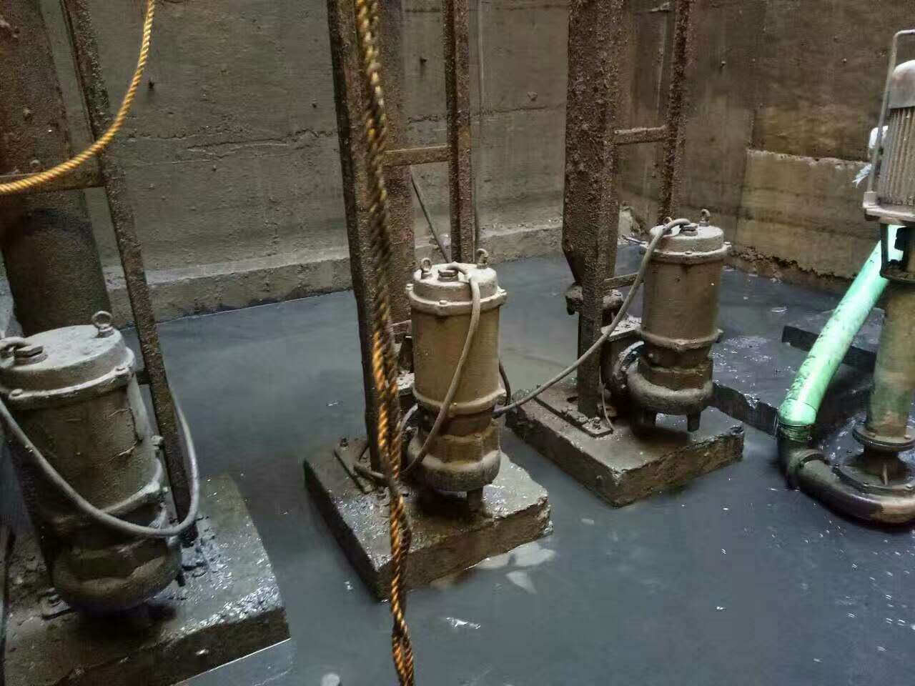 清江浦污水池清理