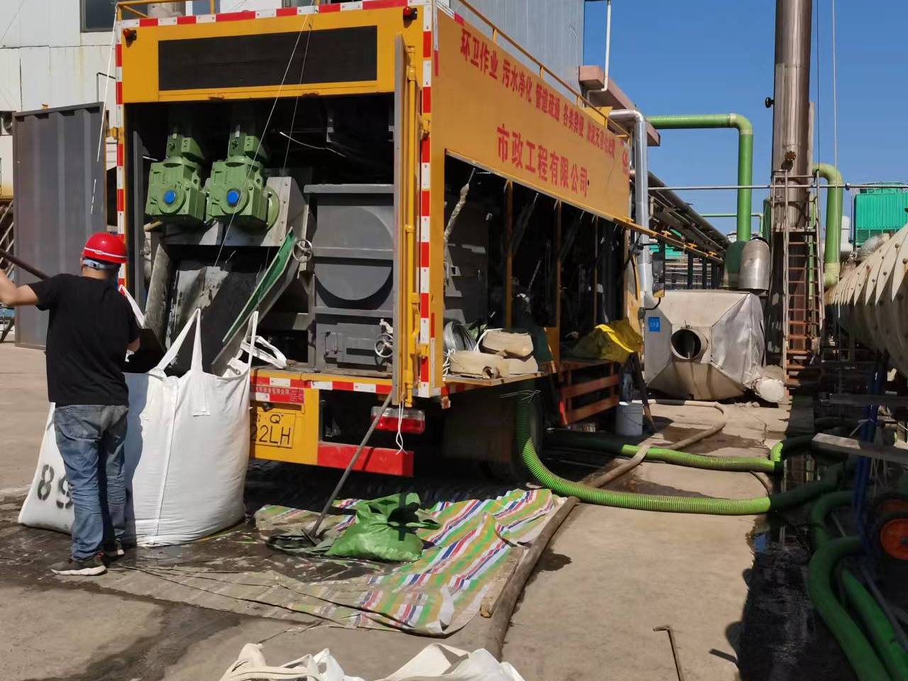 清江浦淤泥压干处理